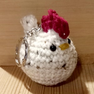No-Sew Crochet Chicken Keychain Pattern: Beginner Amigurumi (PDF Tutorial)