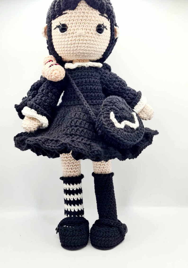 Mercredi Adams Poupée d'Halloween au crochet faite main Amigurumi - France