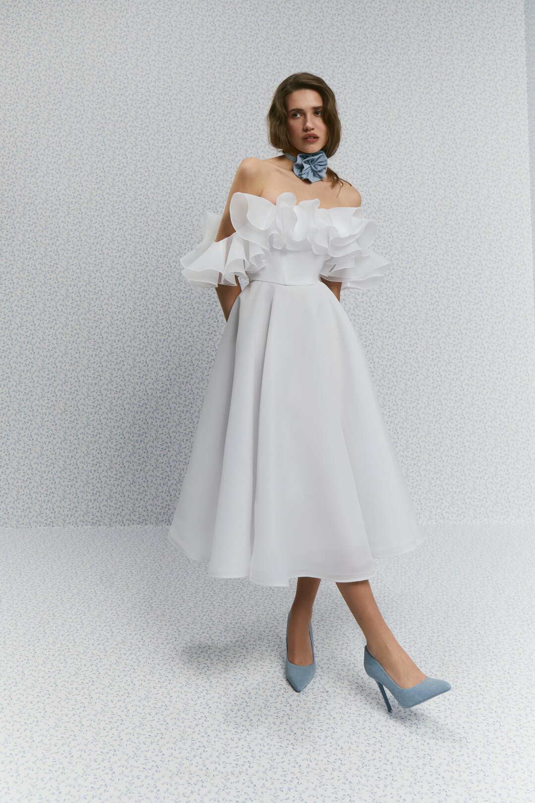 Brenda - V-Neck Midi Dress