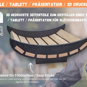 Może przedstawiać: Czarny i drewniany dekoracyjny talerz o zakrzywionym kształcie. Talerz ma szereg drewnianych listew i jest przeznaczony do przechowywania siedmiu klocków. Obraz zawiera tekst w języku niemieckim, w tym "3D Druckdatei" i "Easy Sticks."