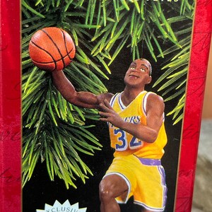 Árvore de Natal Magic Johnson NBA Basquete Ornamento Hallmark Vintage Colecionável Fleer Skybox Cartão Incluído NIB Lembrança
