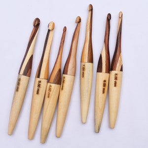 Wooden Crochet Hooks Set Of 7 for Knitting and Crocheting