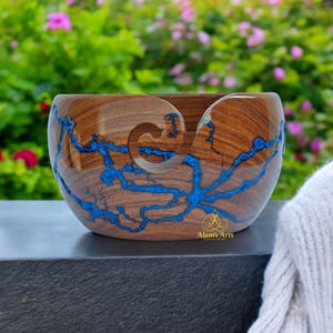 Wooden Resin Yarn Bowl- Rosewood Yarn bowl, Handmade Yarn bowl For Crocheting and knitting |Lichtenberg yarn bowl |YARN HOLDER |Size 7×4Inch