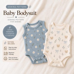 Può includere: Un cartamodello per body da neonato con istruzioni passo dopo passo, adatto ai principianti e stampabile a casa. L'immagine mostra due body senza maniche, uno blu con margherite bianche e uno color crema con orsetti e fiocchetti.