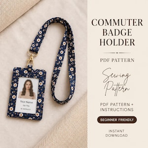 Pode incluir: Um porta-crachá de tecido azul-marinho com um padrão floral de margaridas brancas e amarelas, preso a um cordão a condizer com um fecho giratório de metal dourado. O texto diz: COMMUTER BADGE HOLDER, PDF PATTERN, Sewing Pattern, PDF PATTERN + INSTRUCTIONS, BEGINNER FRIENDLY, INSTANT DOWNLOAD.