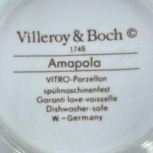 Puede incluir: Primer plano de una superficie de cer&aacute;mica blanca con el texto marr&oacute;n "Villeroy & Boch &copy; 1748 Amapola VITRO-Porzellan sp&uuml;lmaschinenfest Garanti lave-vaisselle Dishwasher-safe W-Germany".