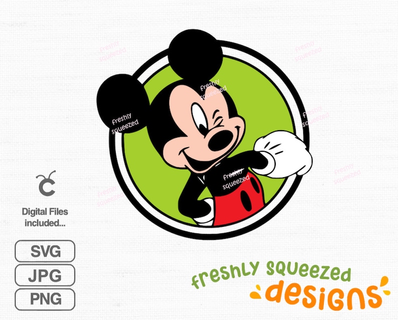 Peut inclure: Une illustration de dessin anim&eacute; de Mickey Mouse sur un fond vert avec un contour noir. Mickey Mouse porte un short rouge et une chemise noire avec le texte "Freshly Squeezed" en blanc. Mickey Mouse fait un clin d'&oelig;il et a une expression joyeuse.