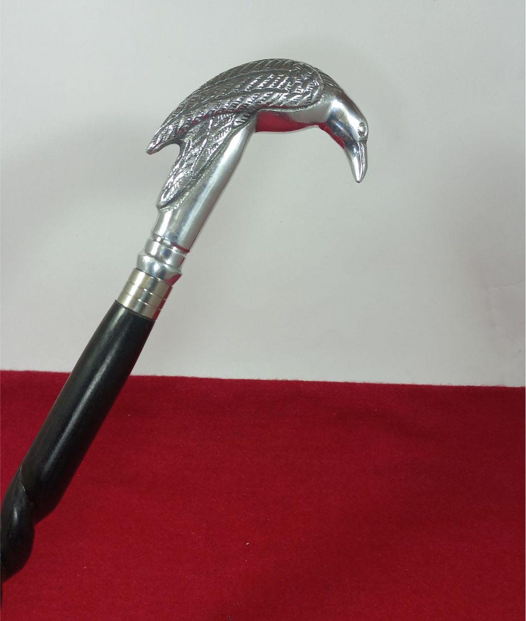 レイヴンハンドルの杖：手作りの黒の木製シャフト、アルミ製の鳥の頭