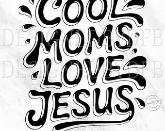 Jesús PNG, Camiseta retro de Jesús Png, Cristiano Png, Diseño genial de "Mamás aman a Jesús" Png, Versículo bíblico Png, Fe Png, Camiseta cristiana moderna para mamás Png