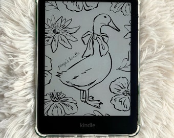 Silly Goose Floral パーソナライズ Kindle ロックスクリーン | Coquette Bow カスタム ヴィンテージ ボタニカル スクリーンセーバー | アクセサリー | Paperwhite | あなたの名前