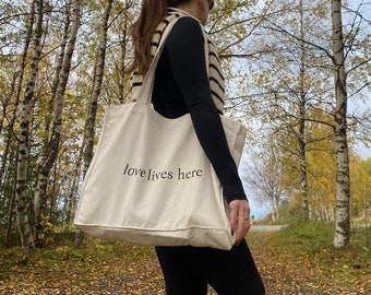 Love Lives Duurzame Big Shopper Bag Fair Fashion Biologisch Katoen Esthetisch XL Tote Bag Milieuvriendelijke Print Markttas Minimale Strandtas