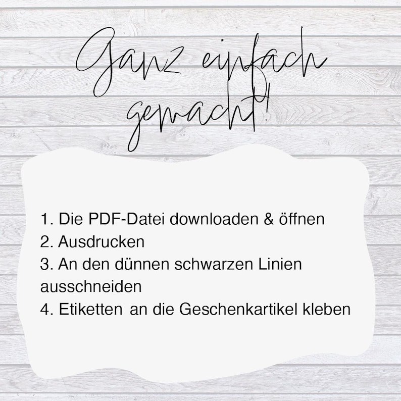 Op de afbeelding: Een witte achtergrond met zwarte tekst die "Ganz einfach gemacht!" luidt en een lijst met instructies: 1. Die PDF-Datei downloaden & &ouml;ffnen 2. Ausdrucken 3. An den d&uuml;nnen schwarzen Linien ausschneiden 4. Etiketten an de geschenkartikelen plakken