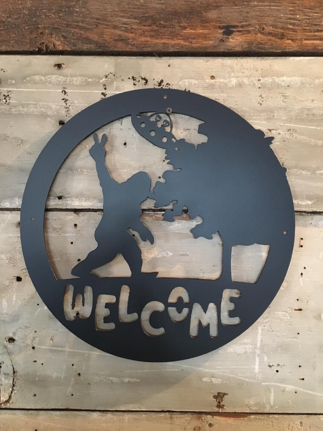 Bigfoot Alien Welcome Sign: 15