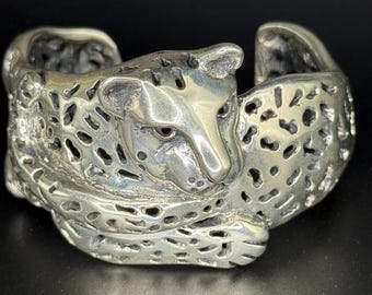 Pulsera tipo brazalete de plata 925 con estampado de leopardo