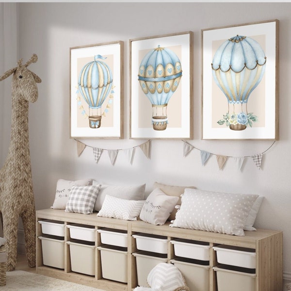 Art de chambre dé bébé garcon en bleu et beige | 3 impressions de montgolfiéré pour chambre de garcon  | décor mignon de chambre d’enfant
