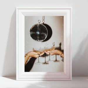 Discobal champagne print, disco kerstkunst, esthetische trendy muurkunst, barwagen kunst, barwagen afdrukken, alcohol kunst aan de muur, barwagen afdrukken, alcohol muurkunst, barwagen afdrukken
