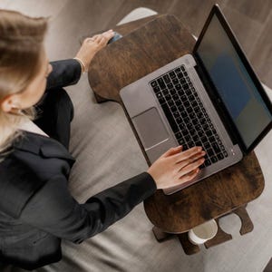Copy for lcapote (Madeira) | 17-inch Laptop Stand, 50 deg. Tilt, Foldable Lap Desk, Portable Wood Laptop Desk for Bed, Work-from-Home Gift bild 11