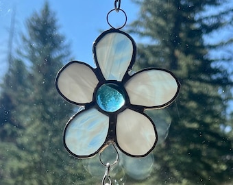 Stained Glass Flower Suncatcher – Custom Hanging Floral Window Decor – Handmade Boho Gift – Colorful Glass Art for Her