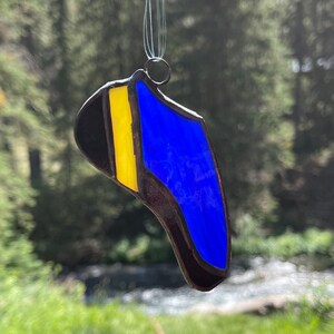 Rock Climbing Shoe Stained Glass Suncatcher – Climber Gift – Outdoor Adventure Decor – Handmade Glass Ornament for Window or Car