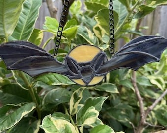 Stained Glass Bat Suncatcher – Handmade Halloween Window Decor – Gothic Bat Art with Full Moon – Spooky Glass Ornament