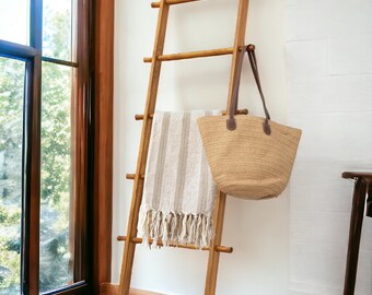 Blanket ladder, 5-tier wooden quilt stand, decorative ladder shelf, and farmhouse ladder. Blanket Holder, Wall Leaning Blanket Ladder