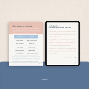 Op de afbeelding: Een digitale tablet en een gedrukte pagina met tekst over het vermijden van afleidingen en het omarmen van verveling. De tablet toont "Activiteitenlijst: verveling als een functie, geen bug". De gedrukte pagina vermeldt "Wat te vermijden vs. wat te doen."