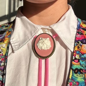 Charming Cat Bolo Tie / Large Pink Cat Cameo / Handmade Necklace Bolo / Minimalistic Necktie / Cowboy Bolo Tie / Western Jewelry Bolo Tie