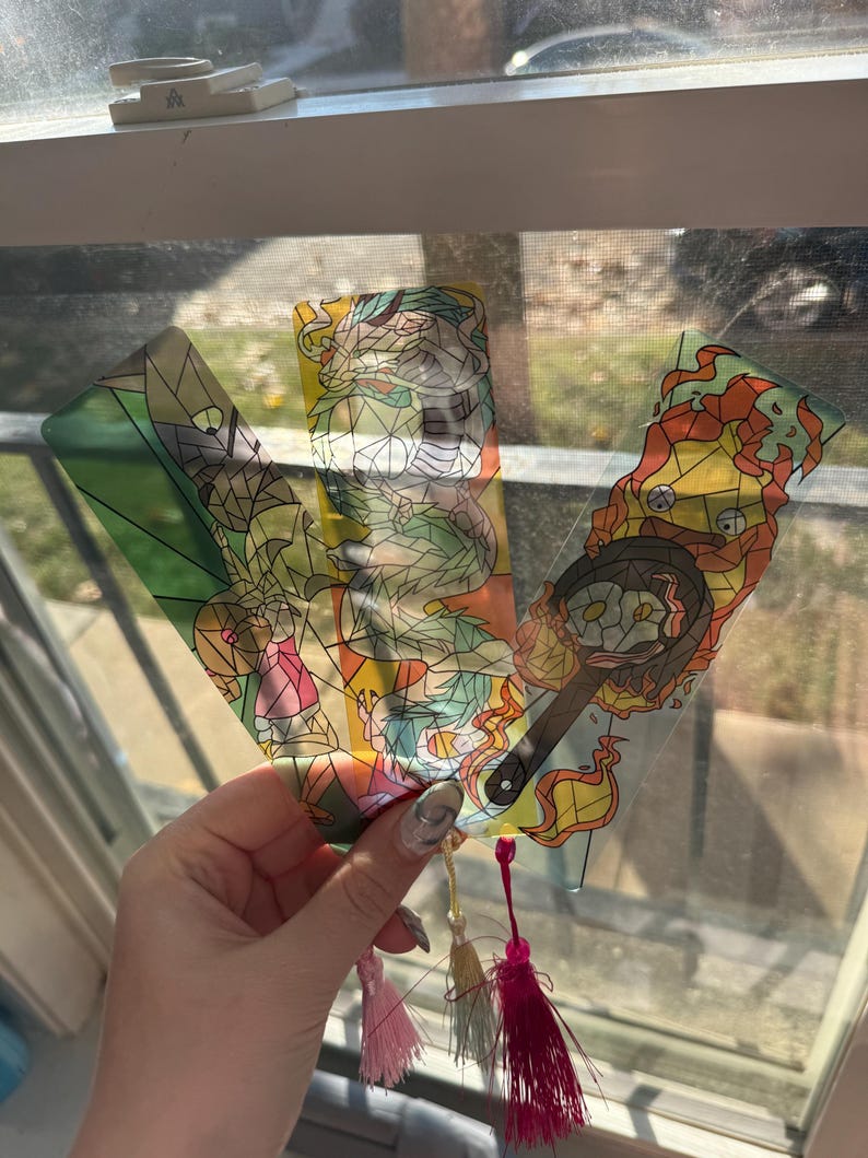 Marcapáginas duradero con vidrieras de personajes de Ghibli imagen 1