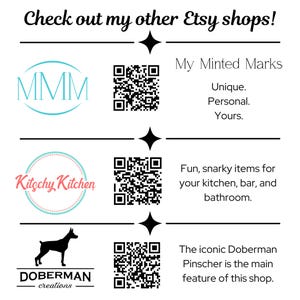 Peut inclure: Une image promotionnelle pour d'autres boutiques Etsy. Elle pr&eacute;sente les logos de "My Minted Marks", "Kitschy Kitchen" et "Doberman Creations", chacun avec un code QR et une br&egrave;ve description.