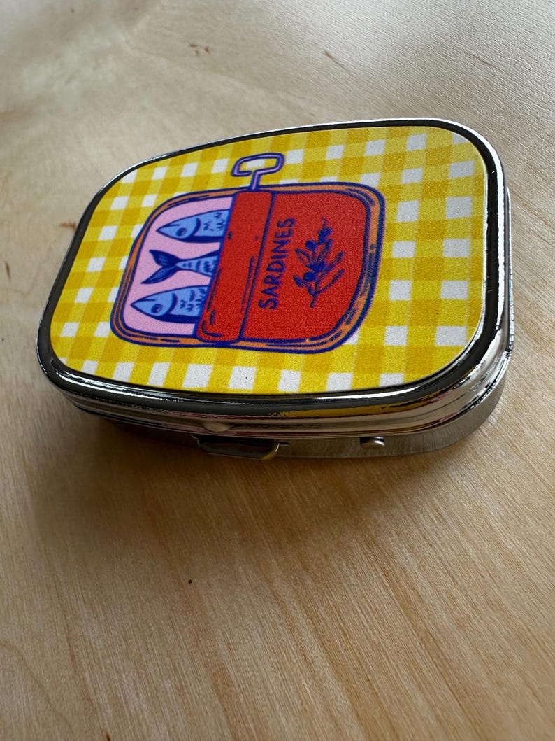 Pilulier Sardines : petite forme rectangulaire avec 2 compartiments - 6 variantes image 16