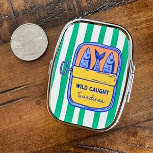 Pilulier Sardines : petite forme rectangulaire avec 2 compartiments - 6 variantes image 14