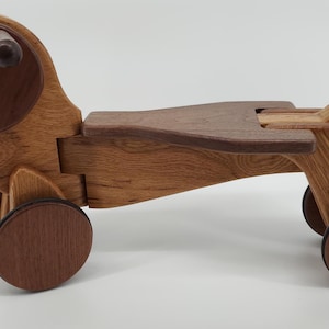 Elizabeth&#39;s houten loopspeelgoed pup