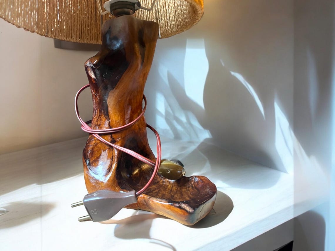 Vintage Olive Wood Table Lamp with Woven Linen Shade, Rustic Tree Trunk Bedside Light, Mediterranean Boho Decor, 1980s, foto 3 di 5