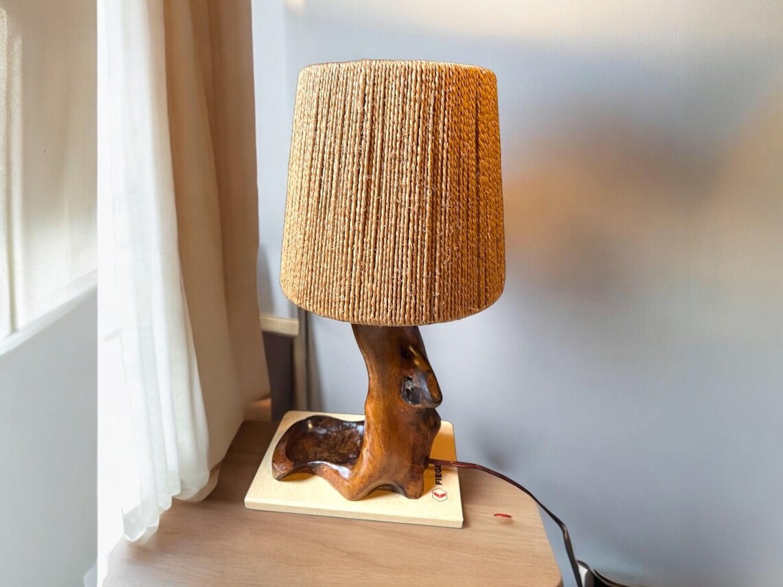 Vintage Olive Wood Table Lamp with Woven Linen Shade, Rustic Tree Trunk Bedside Light, Mediterranean Boho Decor, 1980s, foto 2 di 5