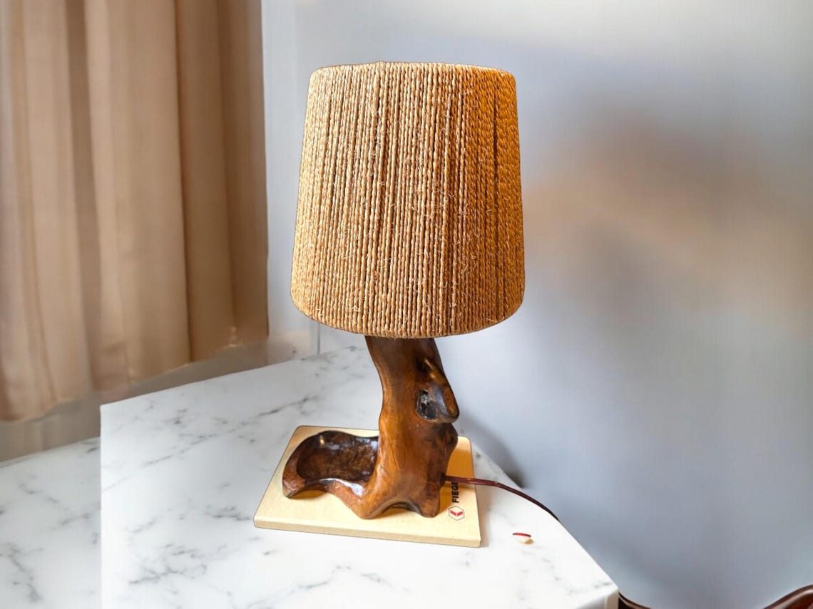 Vintage Olive Wood Table Lamp with Woven Linen Shade, Rustic Tree Trunk Bedside Light, Mediterranean Boho Decor, 1980s, foto 1 di 5
