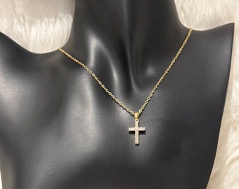 Collier Croix Jésus Doré En Acier Inoxydable - Longueur 56-60 Cm, Neuf Sans Emballage, Bijou Simple Et élégant