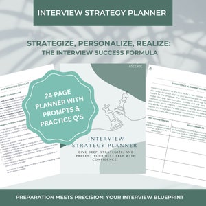 Puede incluir: Un planificador de estrategia de entrevistas con una cubierta verde azulado, con el texto "24 PAGE PLANNER WITH PROMPTS & PRACTICE Q'S". El planificador incluye listas de verificación e indicaciones para ayudar a prepararse para las entrevistas. El diseño también incluye un gráfico de pieza de ajedrez.