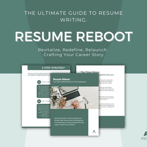Puede incluir: Una guía verde y blanca titulada "Reinicio del currículum: Revitalizar, redefinir, relanzar: Creando la historia de tu carrera" con una estrategia de 5 pasos para escribir un currículum. La guía presenta una computadora portátil con una planta en el fondo.