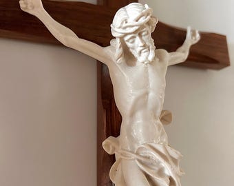 Crucifijo grande de nogal / Cruz de 16" con cuerpo de Leonardo