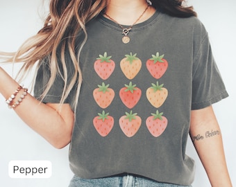 Cute Strawberries Shirt, Strawberry Tshirt, Summer Shirt, Cottagecore Berries Tshirt, Strawberry Aesthetic, Botanical Garden Tshirt Women