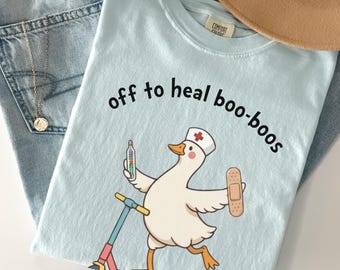 Lustiges T-Shirt mit Gänsemotiv für Krankenschwestern, „Auf dem Weg zur Heilung“-T-Shirt von Comfort Colors®, Geschenk für Schulschwestern, T-Shirt für den Pflegealltag, Geschenk für Mitarbeiter auf der Kinderintensivstation, T-Shirt für examinierte Krankenpfleger/innen