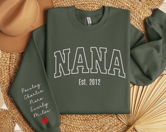 Personalized Nana Sweatshirt, Nana Est Year With Kidnames Hoodie, Minimalist Grandma Sweater, Gift For Mom,Cute Nana Sweatshirt Gift