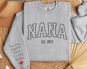 Personalized Nana Sweatshirt, Nana Est Year With Kidnames Hoodie, Minimalist Grandma Sweater, Gift For Mom,Cute Nana Sweatshirt Gift