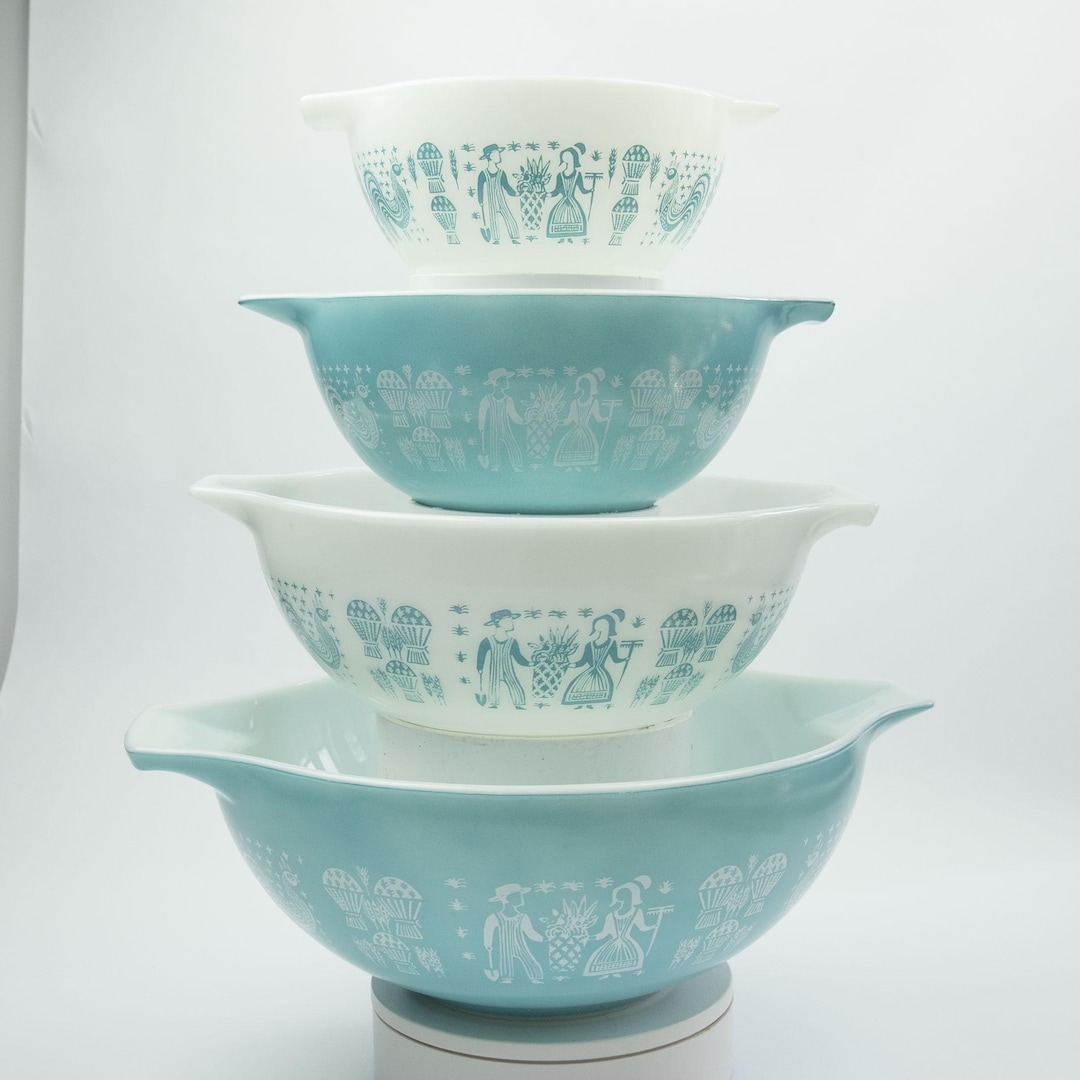 Vintage Pyrex Amish Butterprint Turquoise & White Nest 4