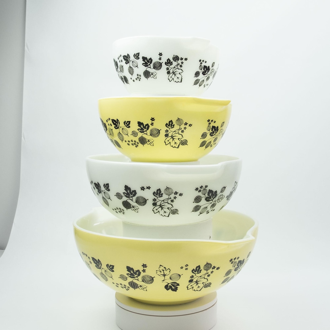 Vintage Pyrex Yellow & Black Gooseberry Cinderella Bowl Set- 444