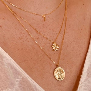 Collana a strati portafortuna in oro