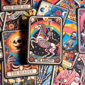 De Audacity tarotkaartsticker - kleurrijke water- en weerbestendige grappige spookachtige en sarcastische decoratie voor telefoon laptop auto kindle tablet