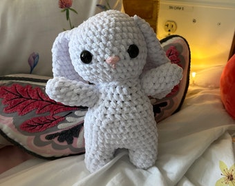 Peluche coniglietto/coniglio all'uncinetto fatto a mano