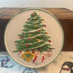 Vintage Sigma the Tastesetter Ceramic Mold Embossed Christmas Tree and Gifts