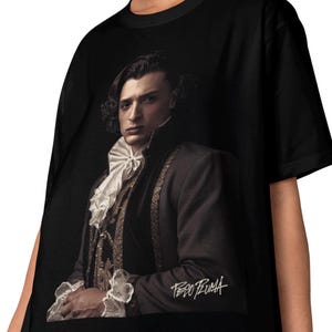 Barockes, federleichtes T-Shirt